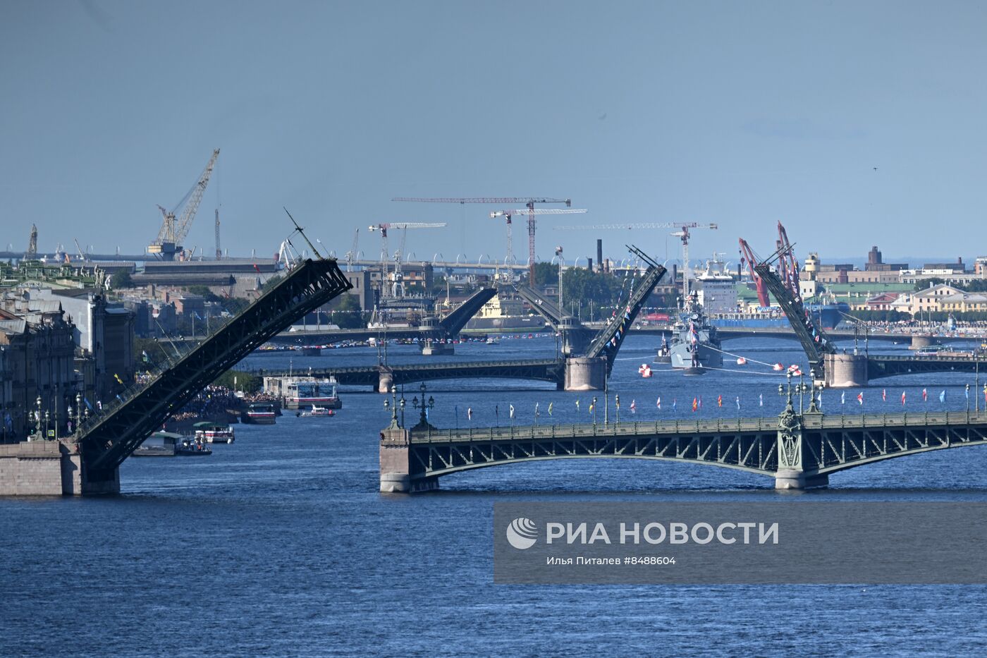 Празднование Дня ВМФ в Санкт-Петербурге