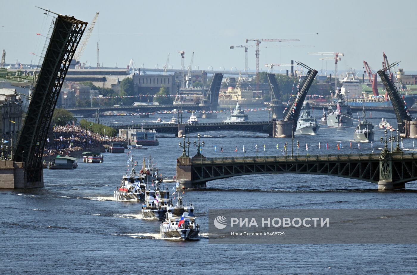 Празднование Дня ВМФ в Санкт-Петербурге