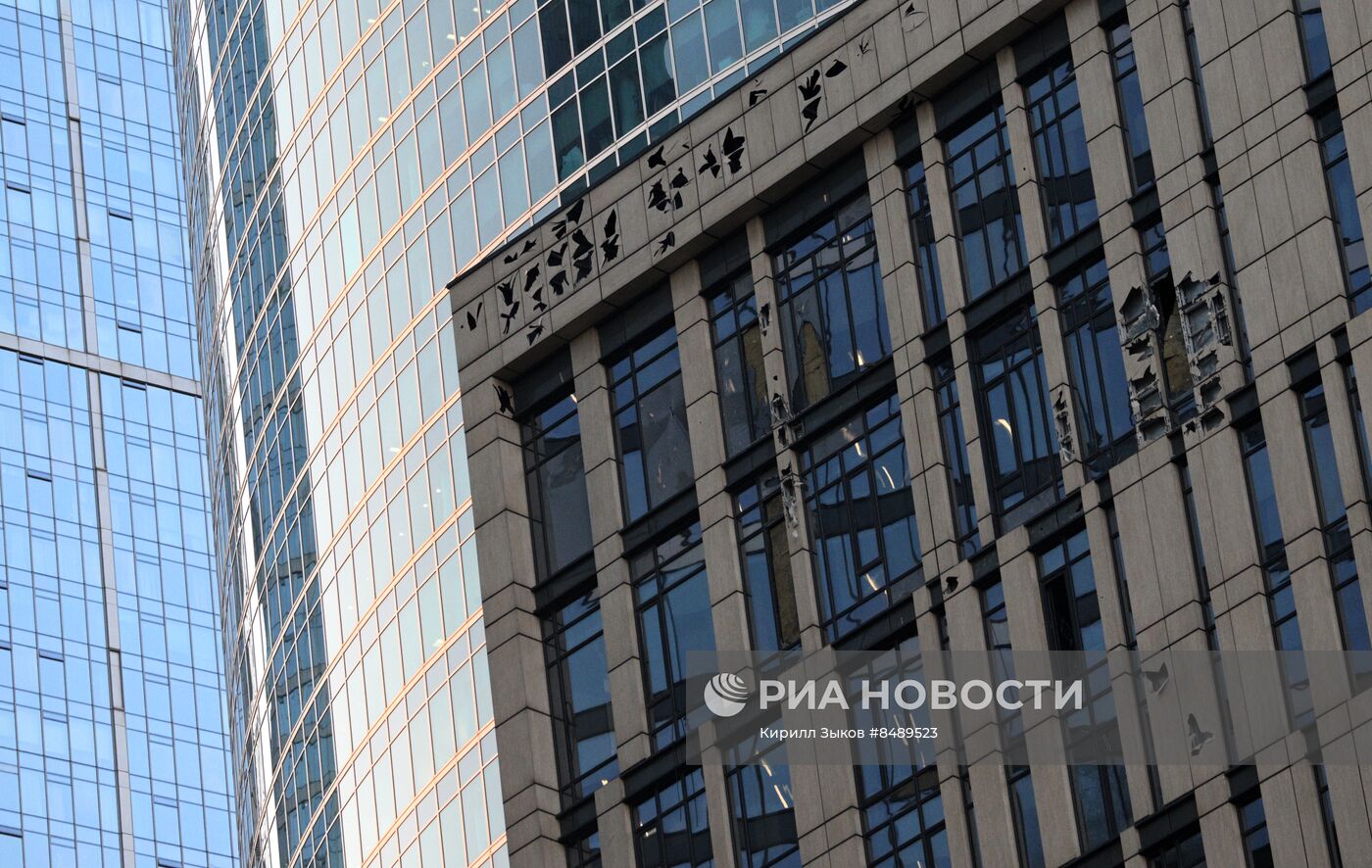 В одну из башен "Москва-Сити" попал беспилотник