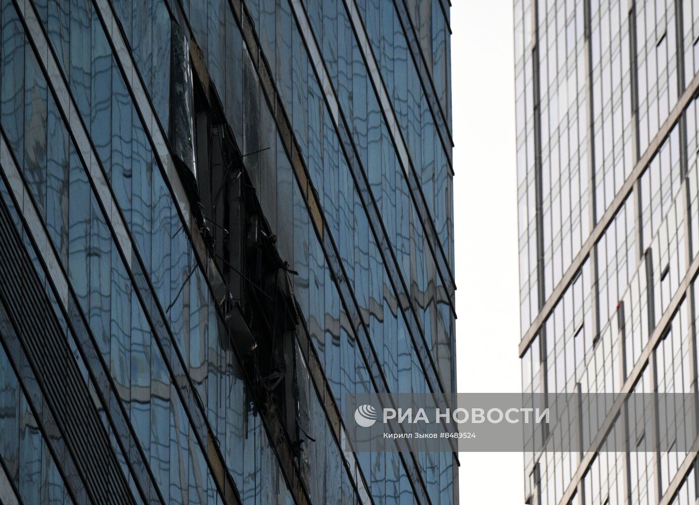 В одну из башен "Москва-Сити" попал беспилотник