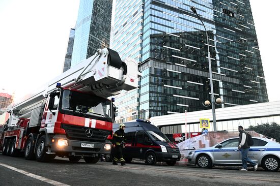 В одну из башен "Москва-Сити" попал беспилотник
