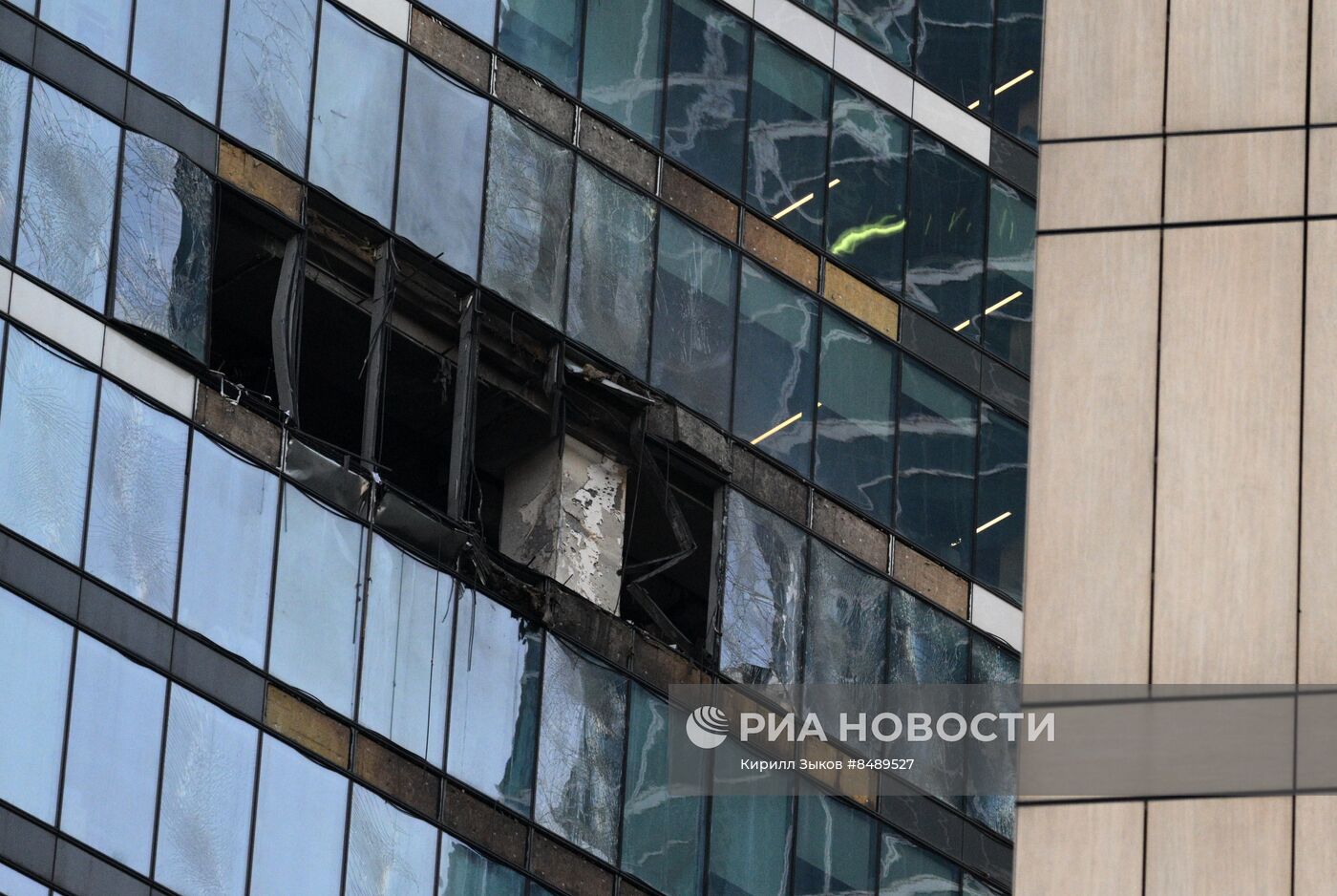В одну из башен "Москва-Сити" попал беспилотник
