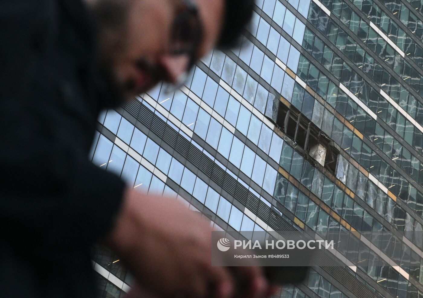 В одну из башен "Москва-Сити" попал беспилотник