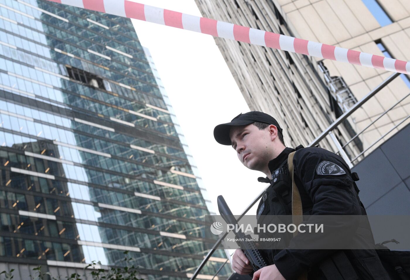 В одну из башен "Москва-Сити" попал беспилотник
