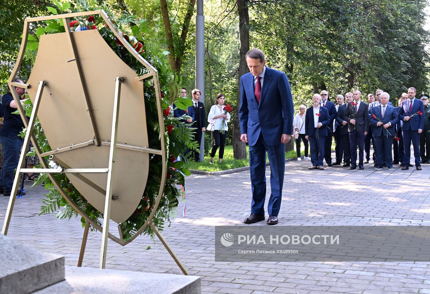 Возложение цветов к обелиску "Павшим в Мировой войне 1914-1918 годов" в Москве