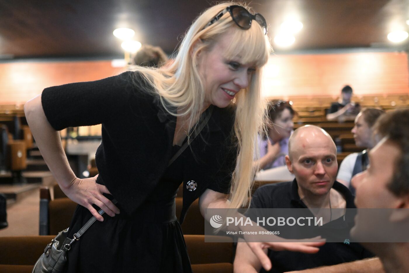 Сбор труппы в театре на Таганке