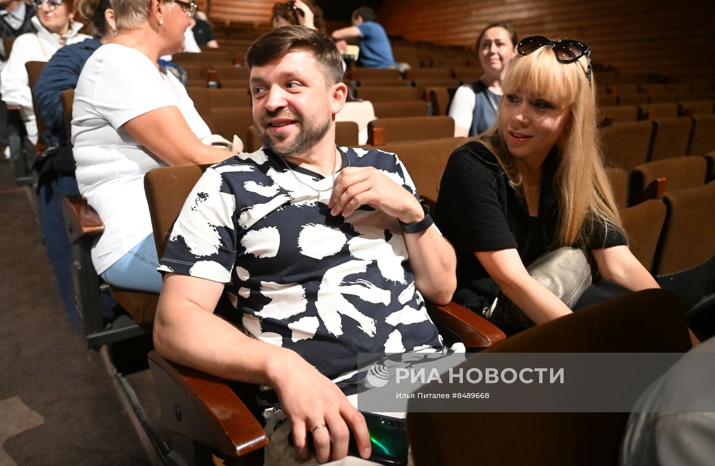 Сбор труппы в театре на Таганке