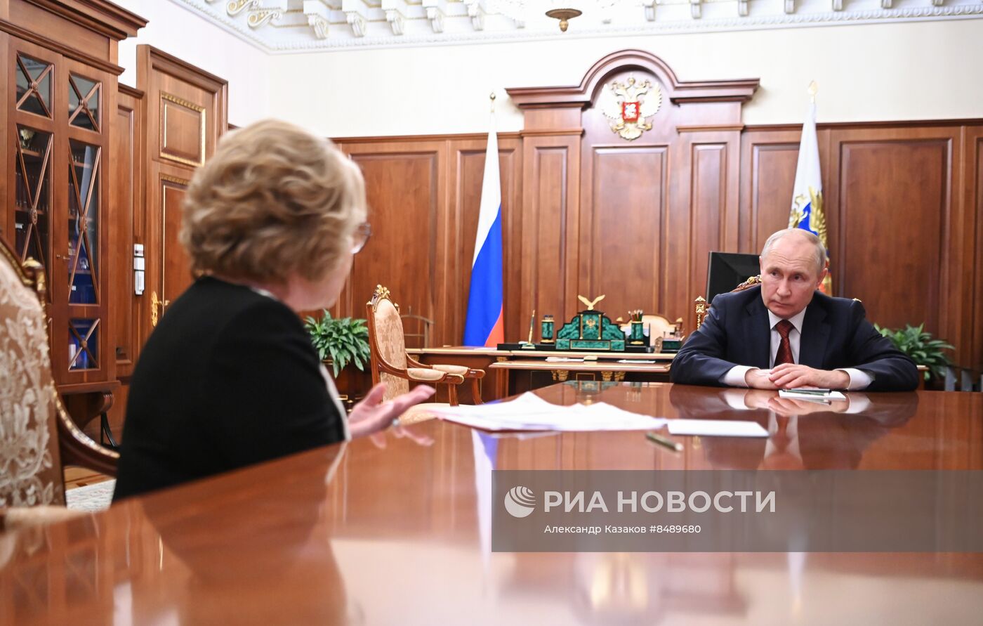 Встреча президента РФ В. Путина и спикера Совфеда В. Матвиенко