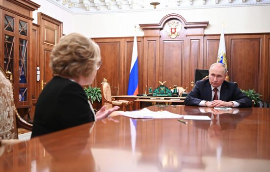 Встреча президента РФ В. Путина и спикера Совфеда В. Матвиенко