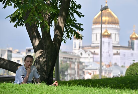 Жаркая погода в Москве