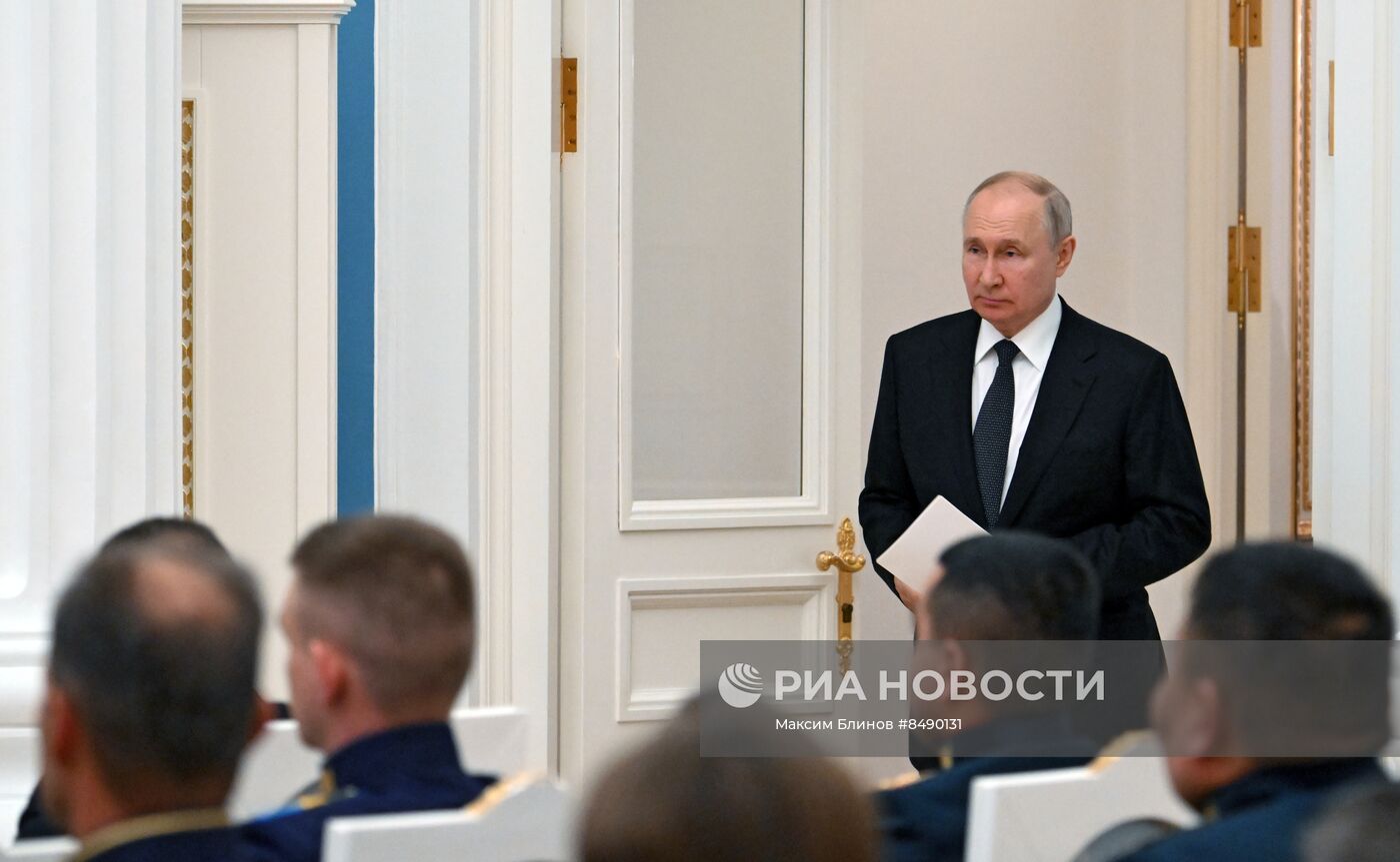 Президент РФ В. Путин принял участие в церемонии вручения государственных наград