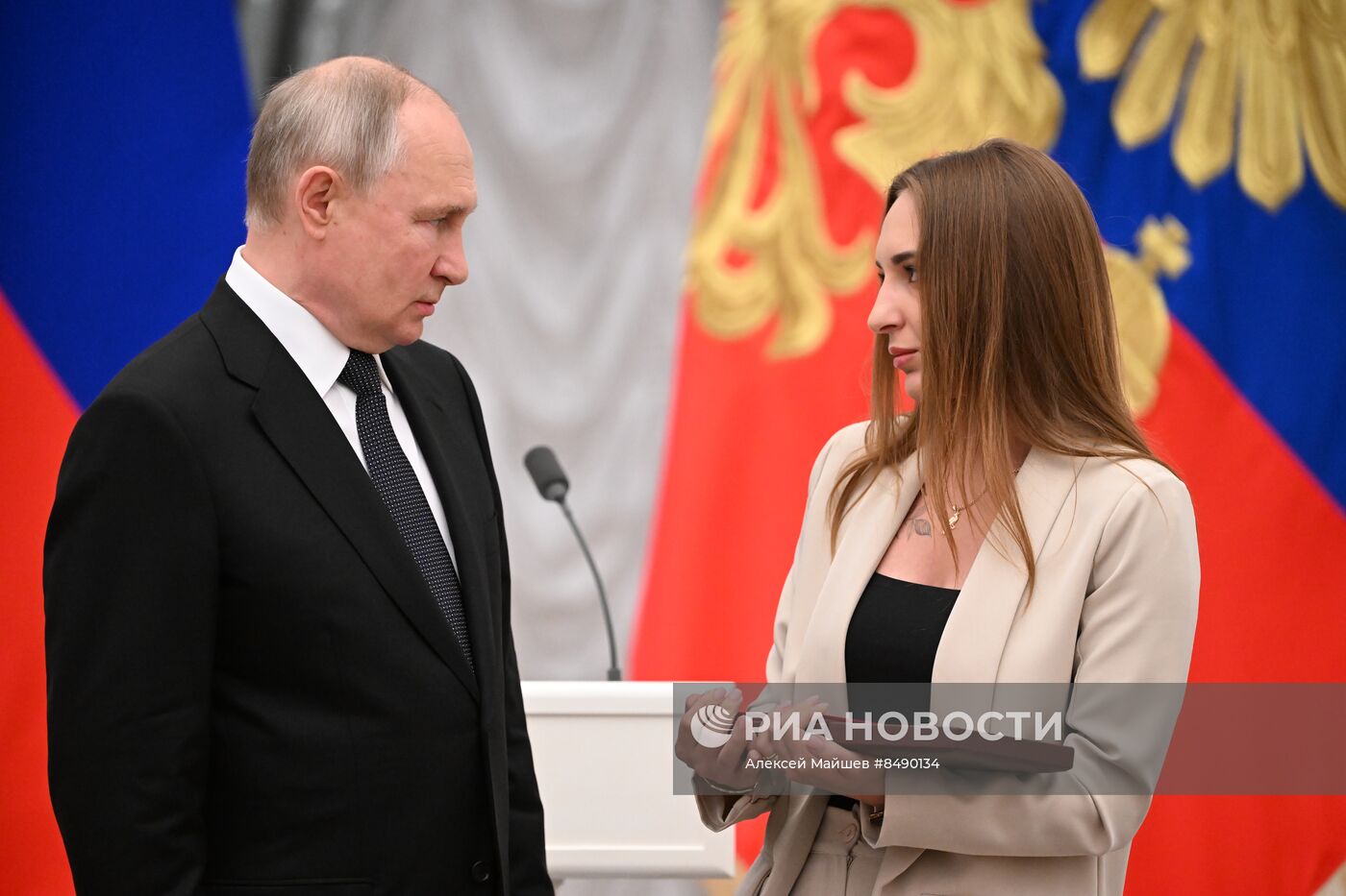 Президент РФ В. Путин принял участие в церемонии вручения государственных наград