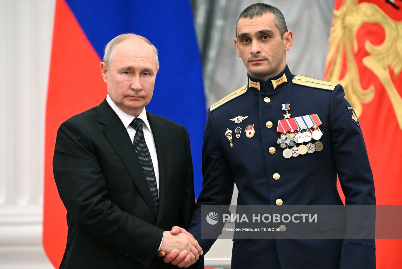 Президент РФ В. Путин принял участие в церемонии вручения государственных наград