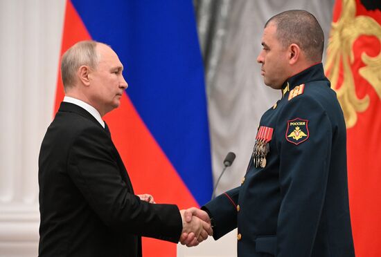 Президент РФ В. Путин принял участие в церемонии вручения государственных наград
