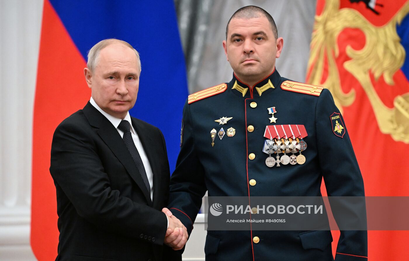 Президент РФ В. Путин принял участие в церемонии вручения государственных наград