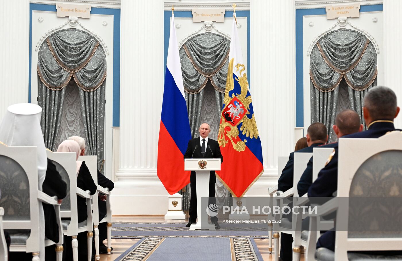 Президент РФ В. Путин принял участие в церемонии вручения государственных наград