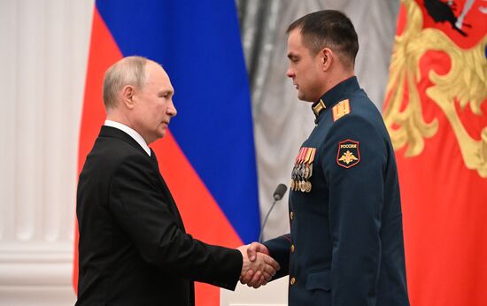 Президент РФ В. Путин принял участие в церемонии вручения государственных наград