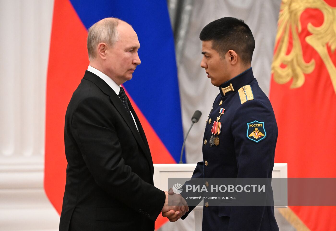 Президент РФ В. Путин принял участие в церемонии вручения государственных наград