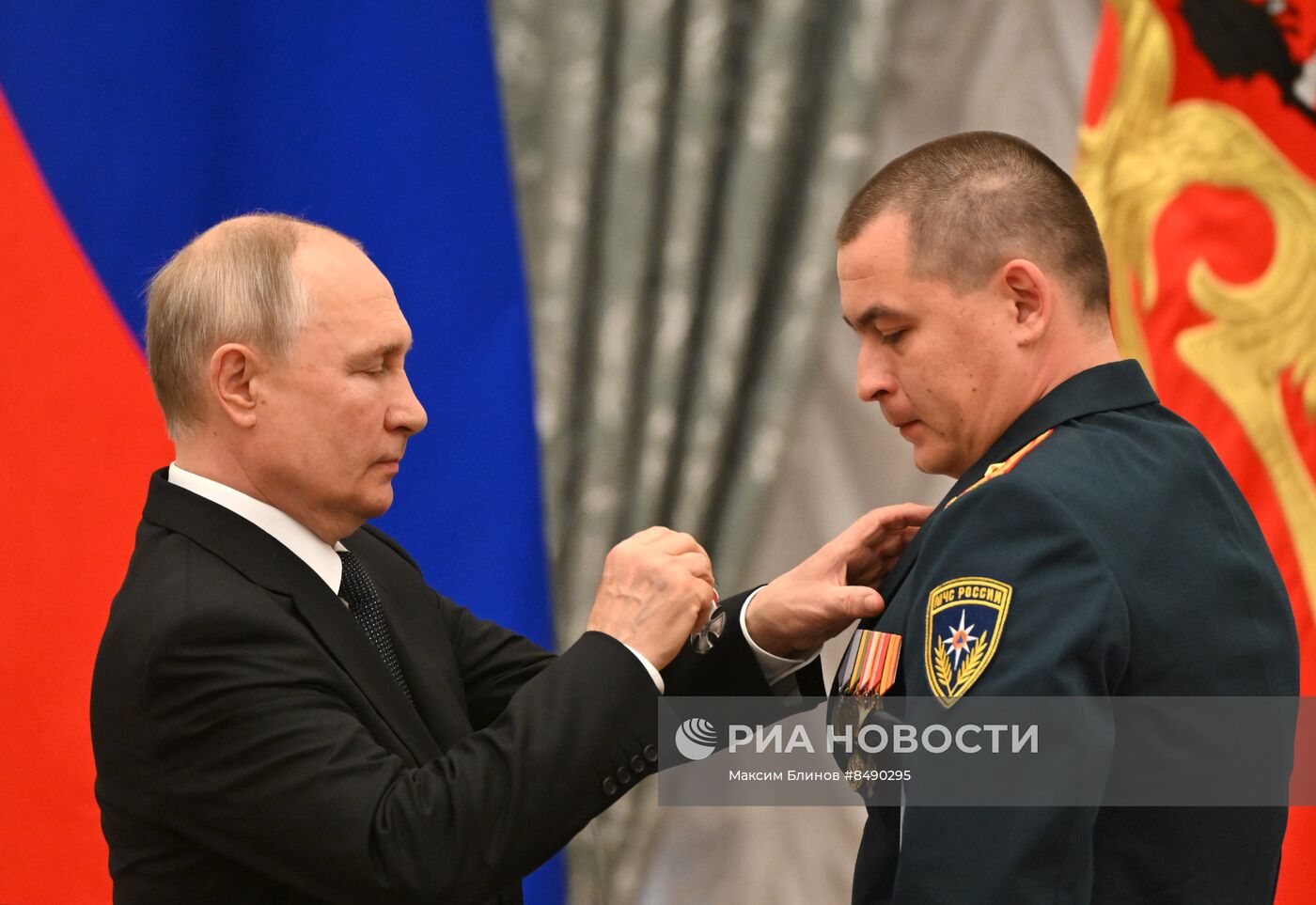 Президент РФ В. Путин принял участие в церемонии вручения государственных наград