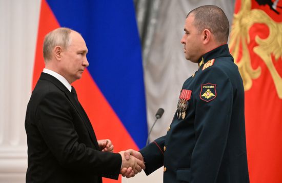 Президент РФ В. Путин принял участие в церемонии вручения государственных наград