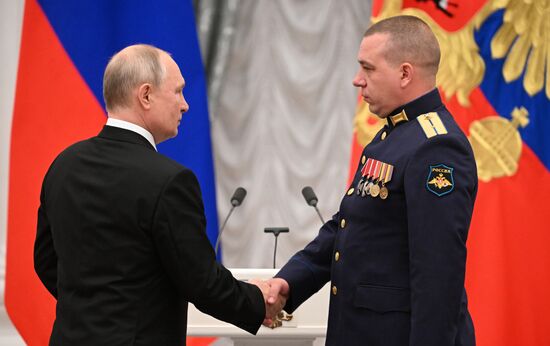 Президент РФ В. Путин принял участие в церемонии вручения государственных наград