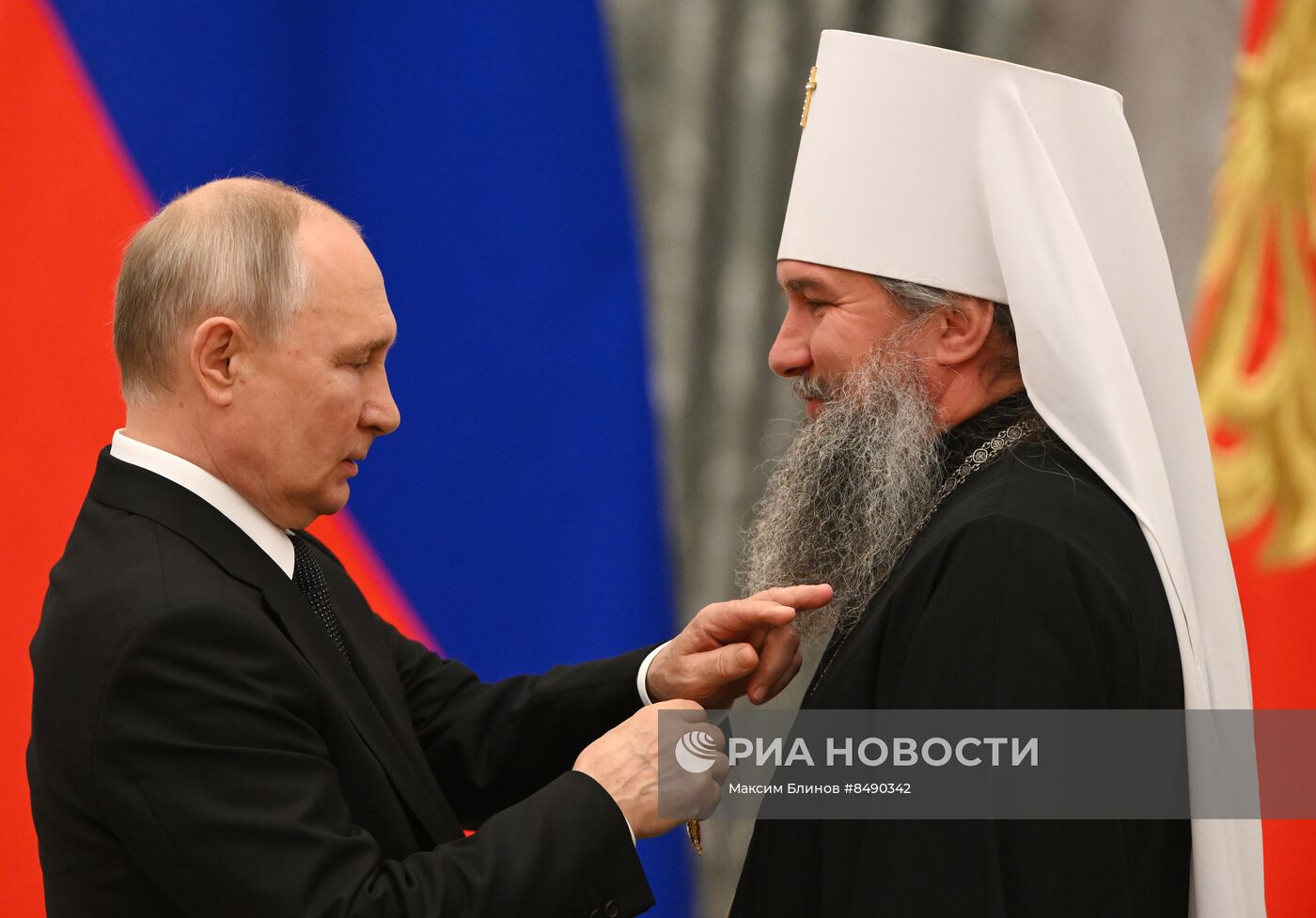 Президент РФ В. Путин принял участие в церемонии вручения государственных наград