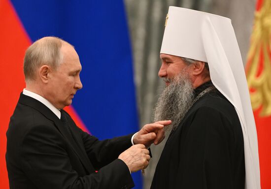 Президент РФ В. Путин принял участие в церемонии вручения государственных наград