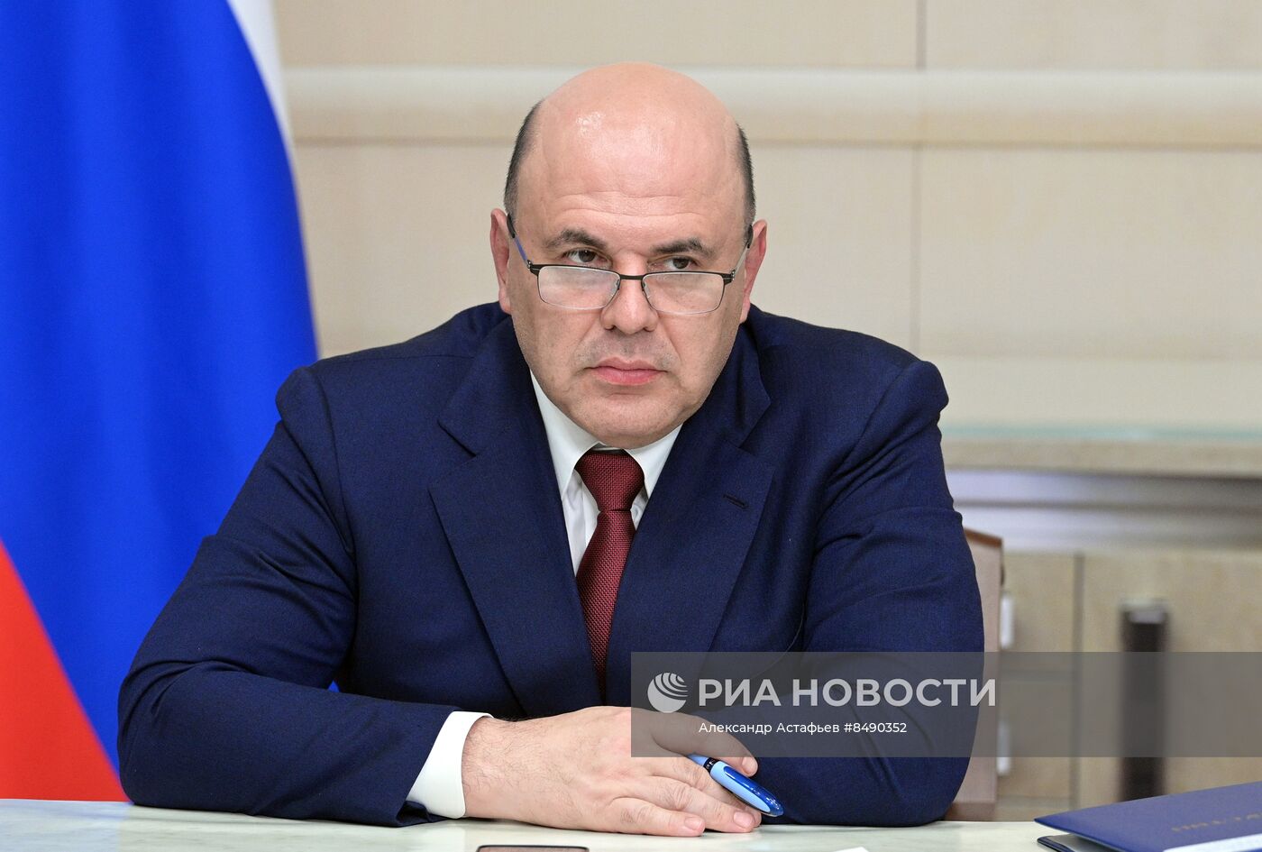 Президент РФ В. Путин провел совещание с членами правительства РФ