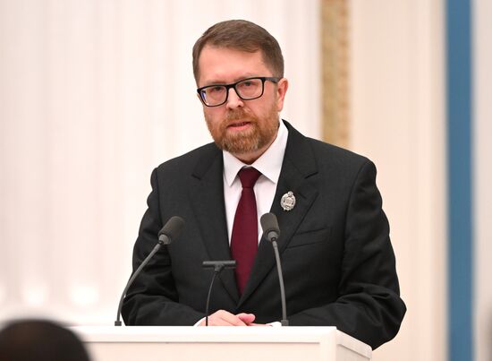 Президент РФ В. Путин принял участие в церемонии вручения государственных наград