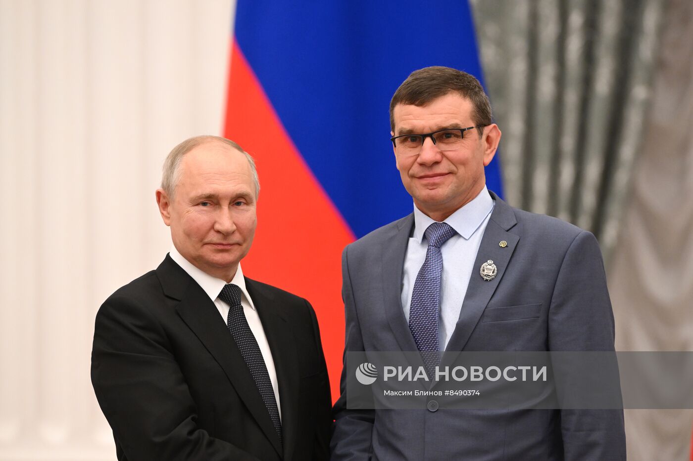 Президент РФ В. Путин принял участие в церемонии вручения государственных наград