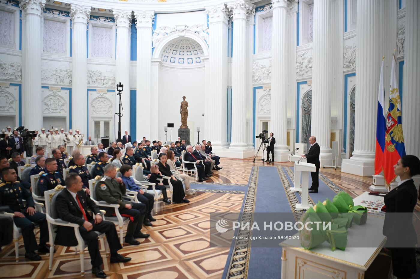 Президент РФ В. Путин принял участие в церемонии вручения государственных наград