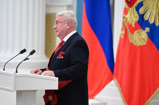 Президент РФ В. Путин принял участие в церемонии вручения государственных наград