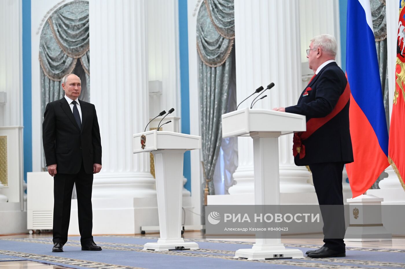 Президент РФ В. Путин принял участие в церемонии вручения государственных наград