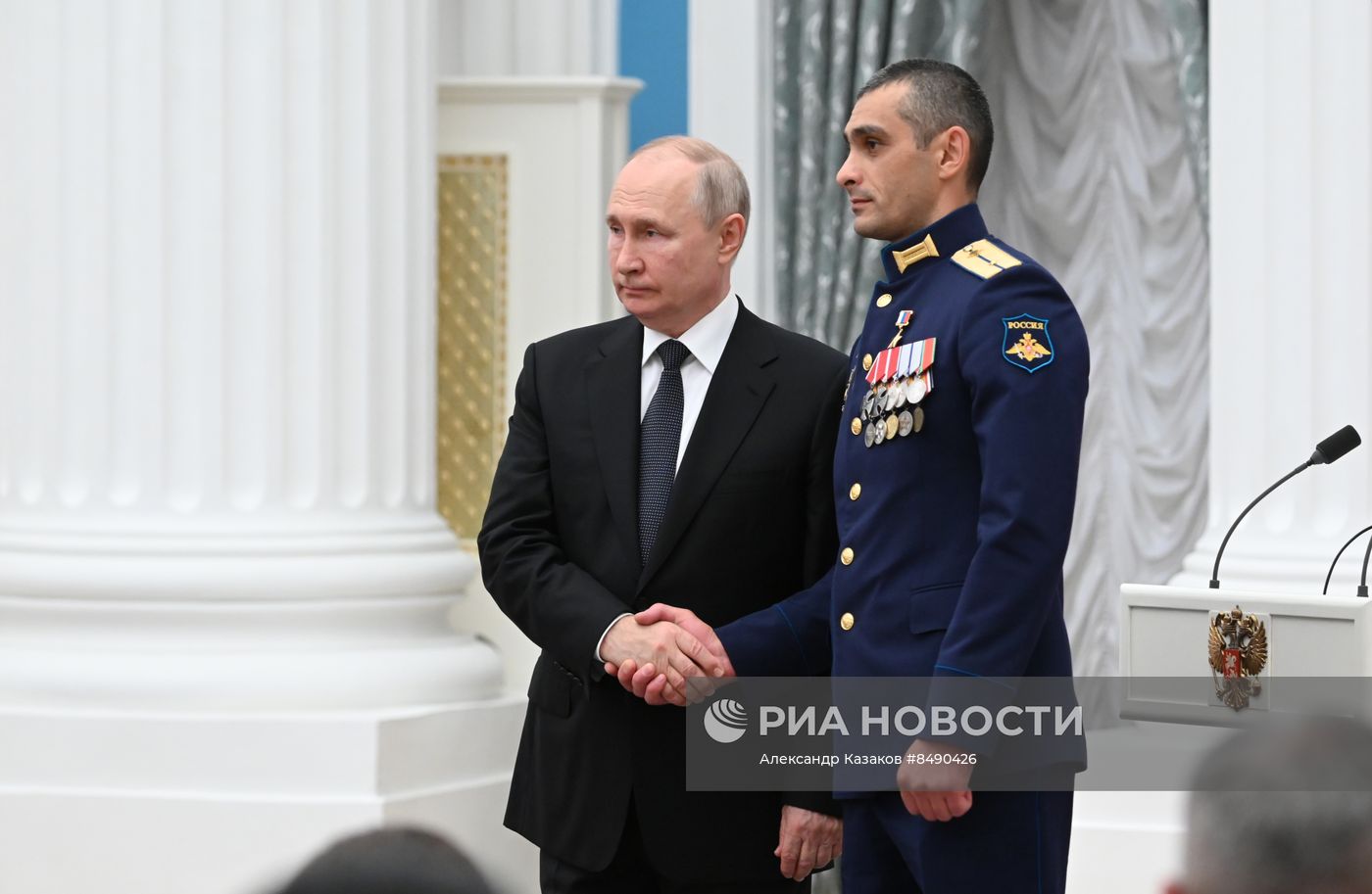 Президент РФ В. Путин принял участие в церемонии вручения государственных наград