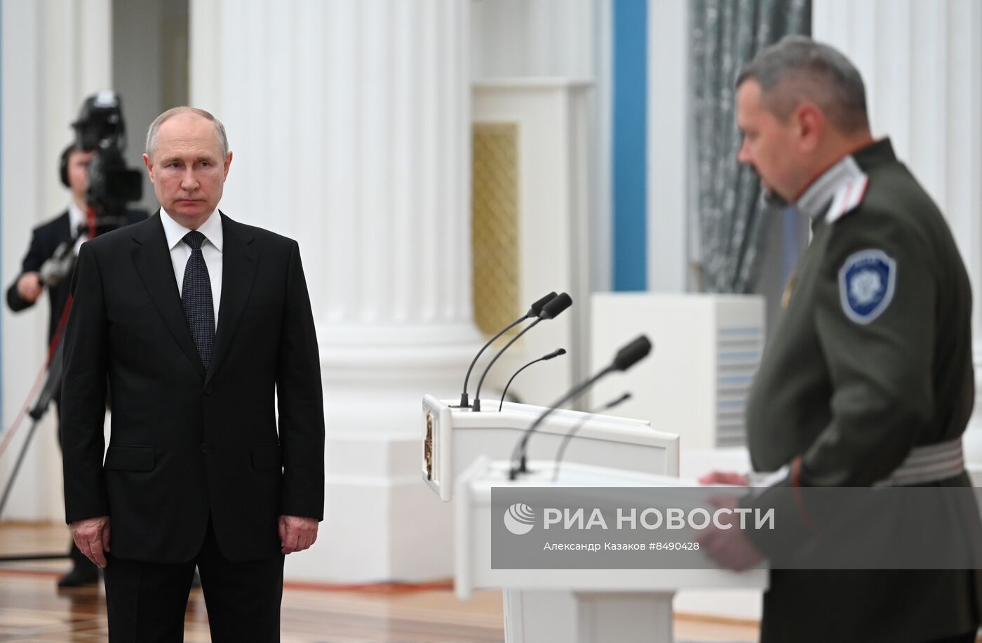 Президент РФ В. Путин принял участие в церемонии вручения государственных наград