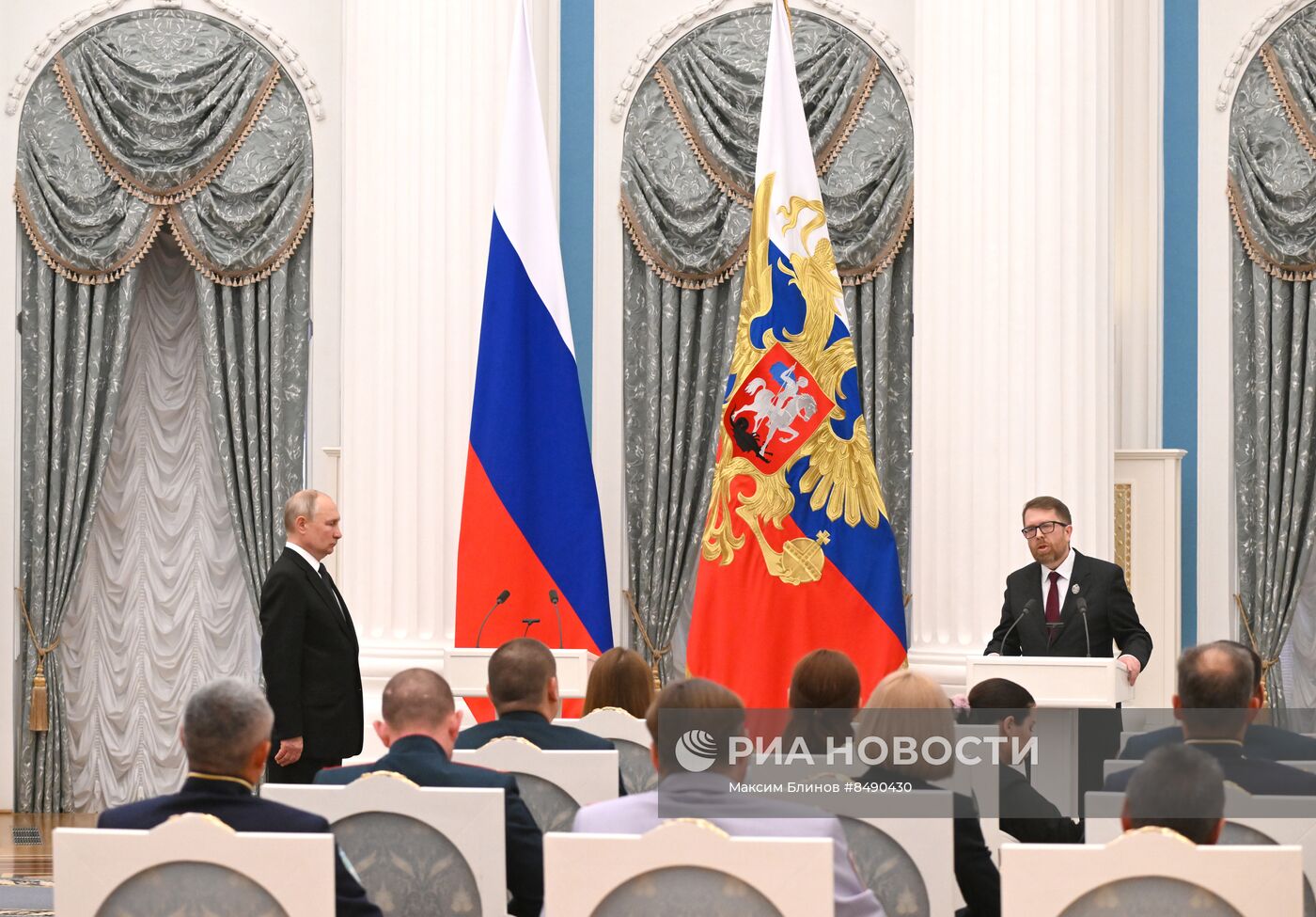 Президент РФ В. Путин принял участие в церемонии вручения государственных наград