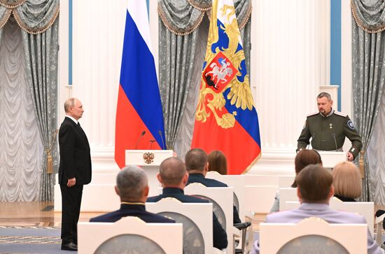 Президент РФ В. Путин принял участие в церемонии вручения государственных наград