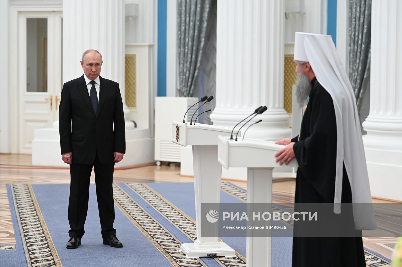 Президент РФ В. Путин принял участие в церемонии вручения государственных наград