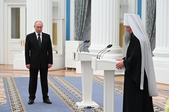 Президент РФ В. Путин принял участие в церемонии вручения государственных наград