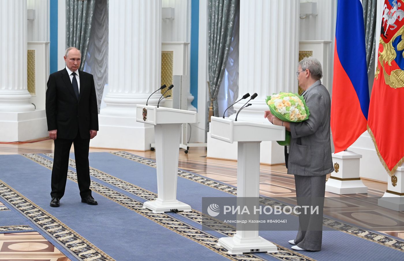 Президент РФ В. Путин принял участие в церемонии вручения государственных наград