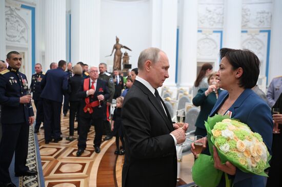 Президент РФ В. Путин принял участие в церемонии вручения государственных наград