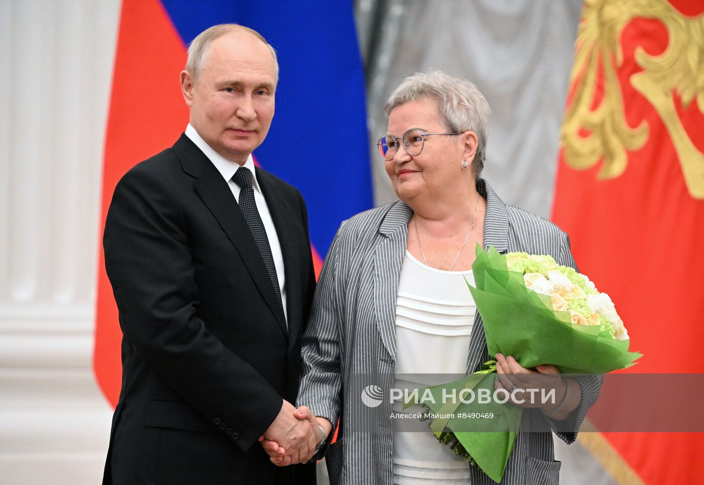 Президент РФ В. Путин принял участие в церемонии вручения государственных наград