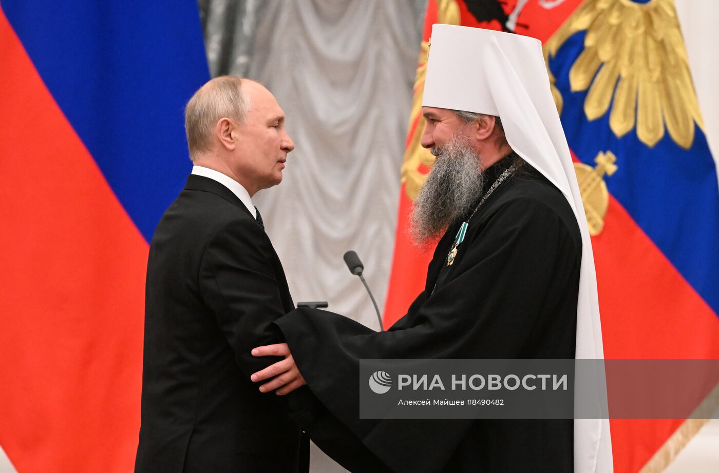 Президент РФ В. Путин принял участие в церемонии вручения государственных наград