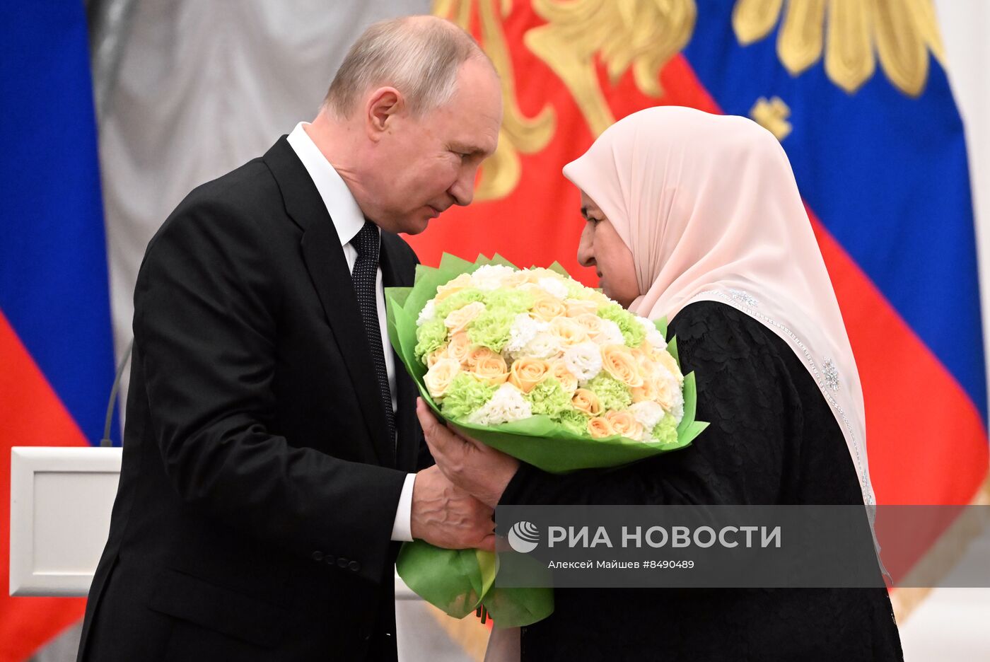 Президент РФ В. Путин принял участие в церемонии вручения государственных наград