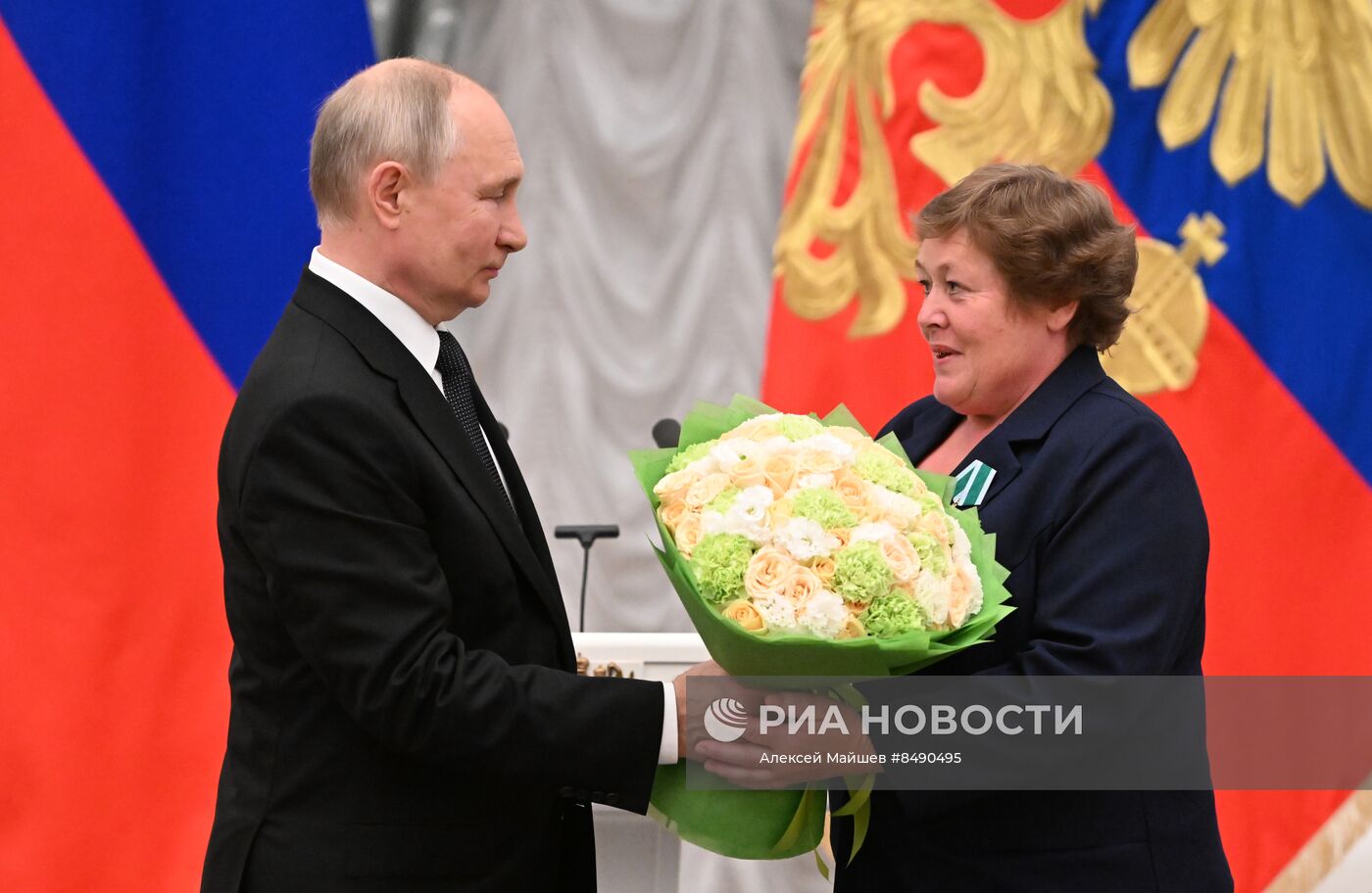 Президент РФ В. Путин принял участие в церемонии вручения государственных наград