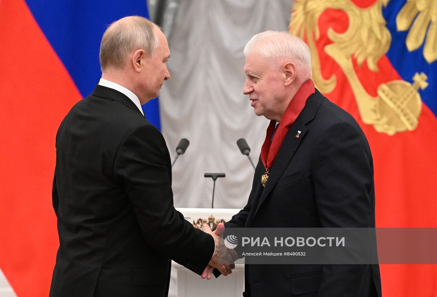 Президент РФ В. Путин принял участие в церемонии вручения государственных наград