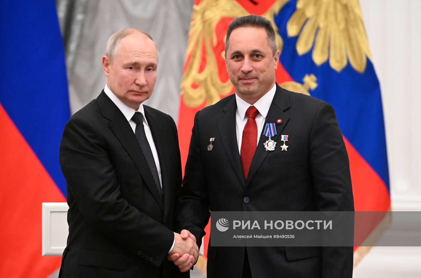 Президент РФ В. Путин принял участие в церемонии вручения государственных наград