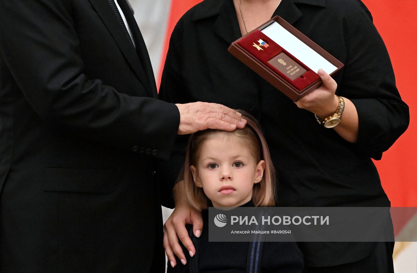 Президент РФ В. Путин принял участие в церемонии вручения государственных наград