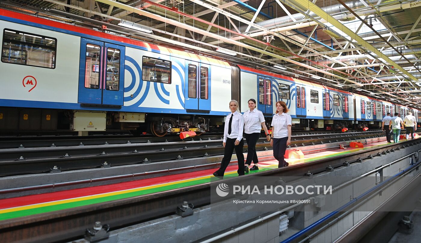 Старт работы женщин-машинистов на одной из линий Московского метрополитена