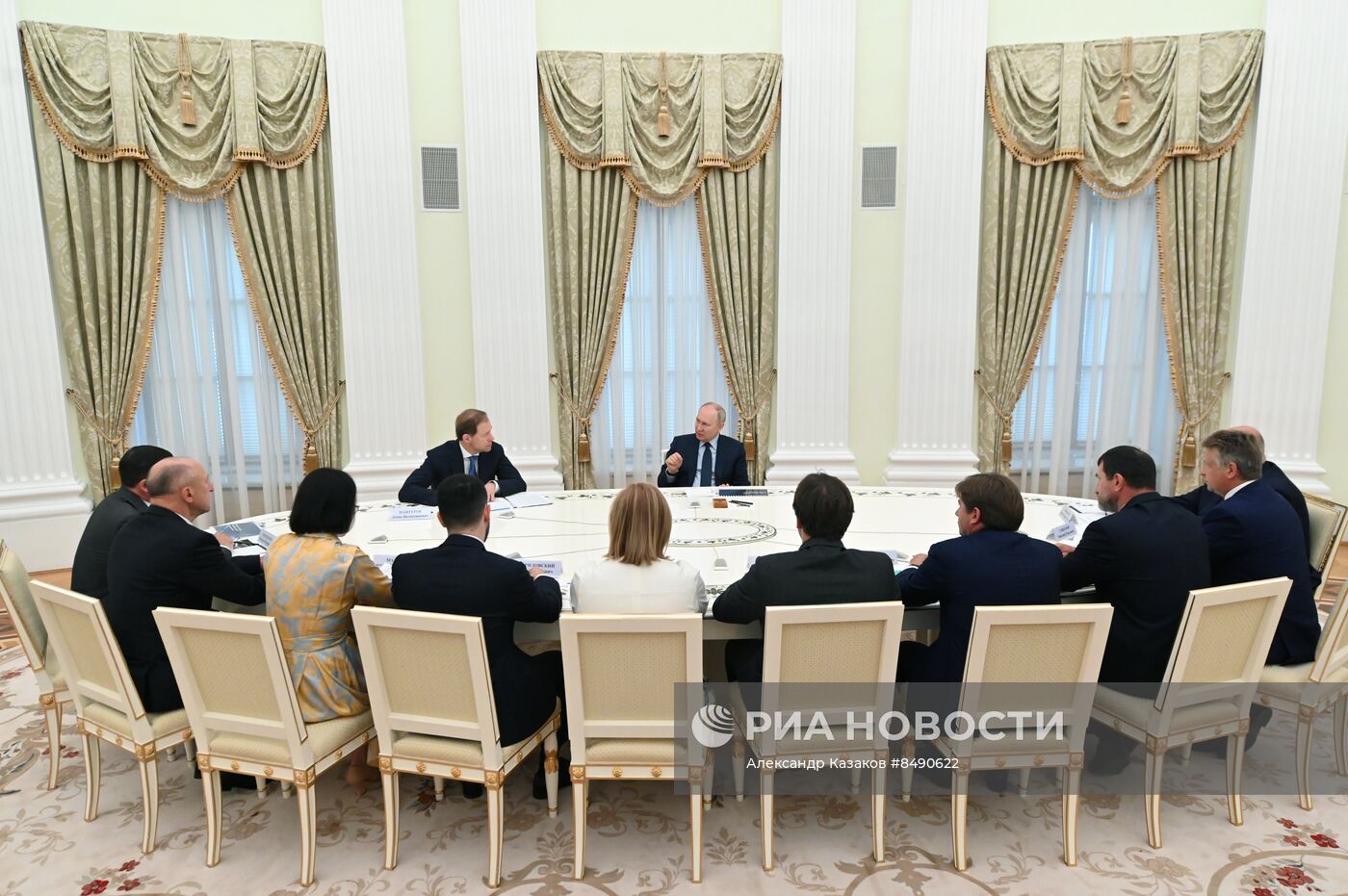 Рабочая встреча президента РФ В. Путина по вопросам развития промышленности